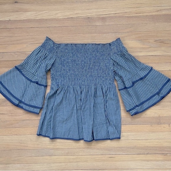 AMERICAN EAGLE OUTFITTERS top striped ruffled bell sleeve SZ XS NWOT - Picture 4 of 4